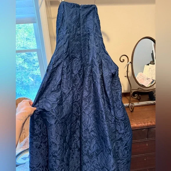 NWT Sachin & Babi Belle Gown and Hug Wrap in Midnight - Picture 13 of 17